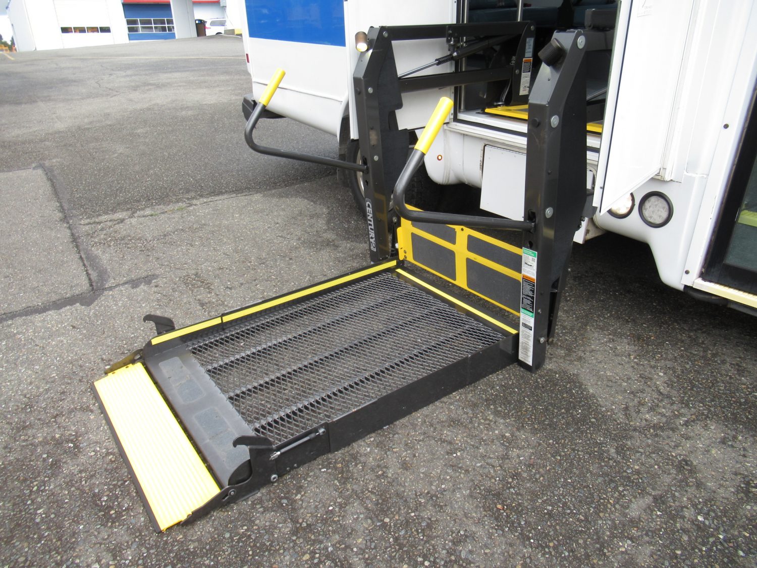 2014 Ford Startrans 4 + 2 ADA Shuttle Bus - S23928 - Image 10