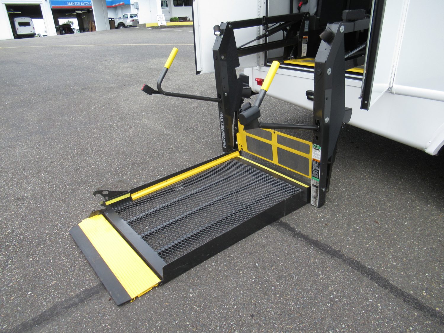 2013 Ford Starcraft Allstar 20 Passenger ADA Shuttle Bus - S29010 - Image 10