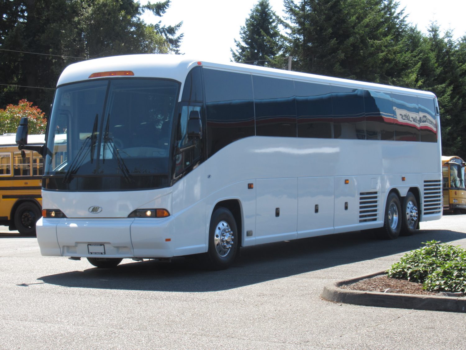 2007 MCI J4500 56 Passenger Motorcoach - C63922 - Image 2