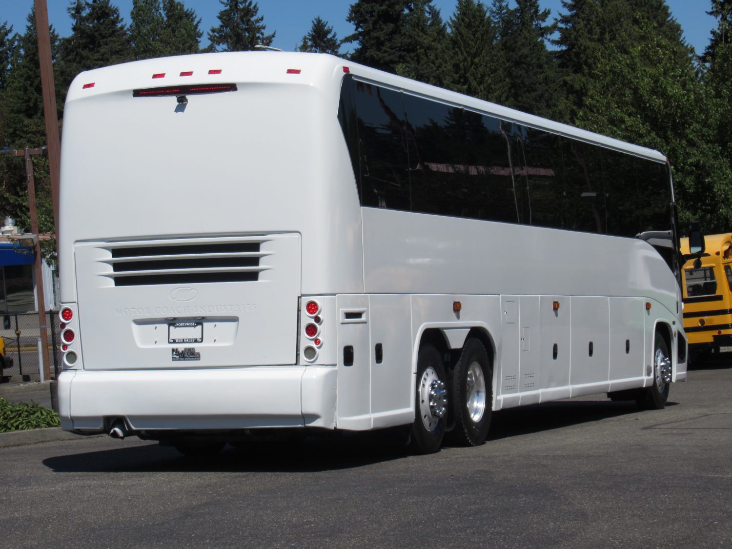 2007 MCI J4500 56 Passenger Motorcoach - C63922 - Image 3