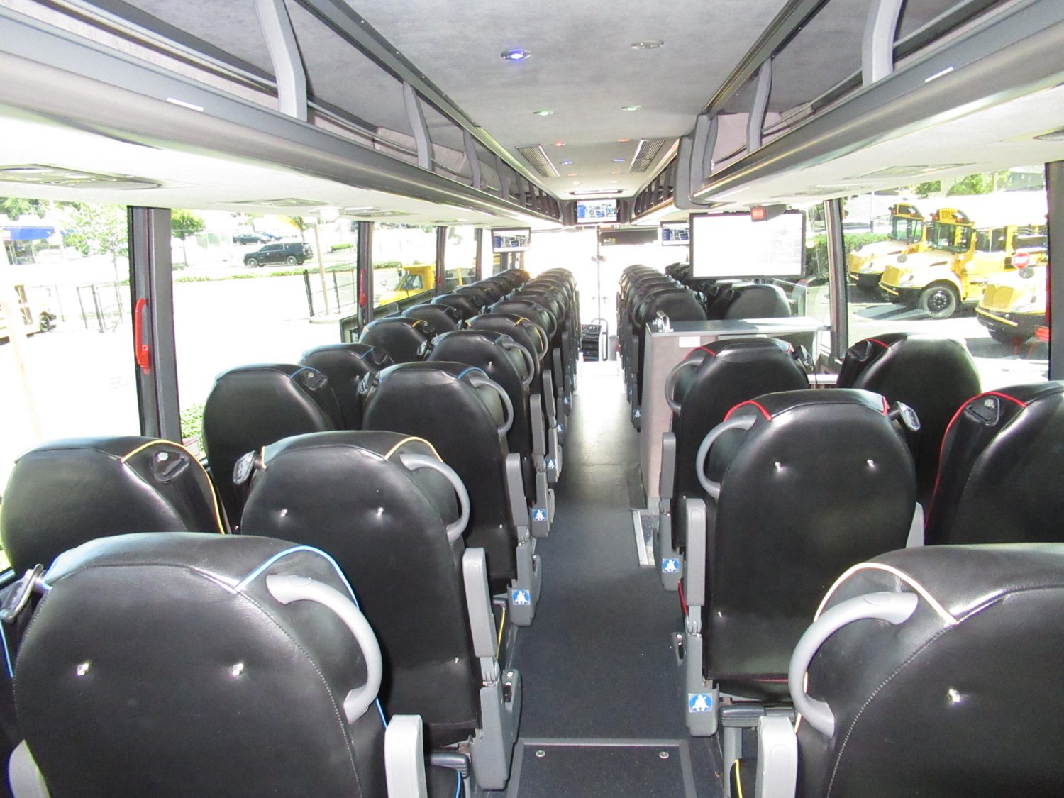 2011 Vanhool T2145 58 Passenger Motorcoach - C44711 - Image 8