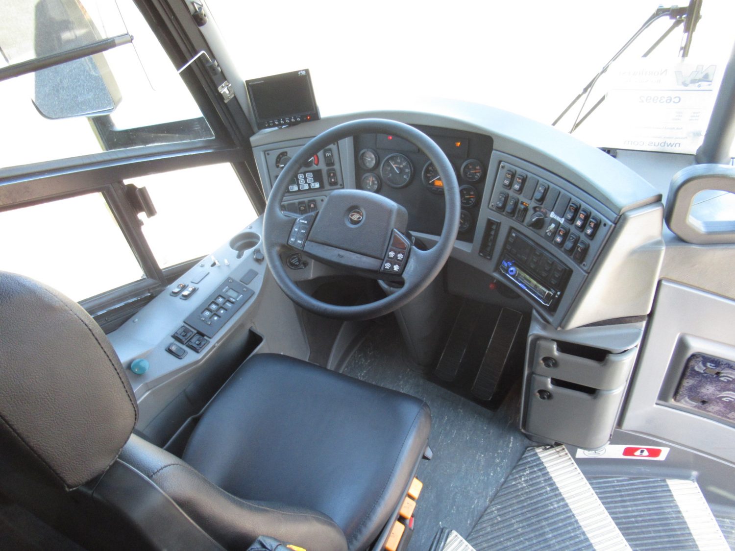 2007 MCI J4500 56 Passenger Motorcoach - C63922 - Image 5