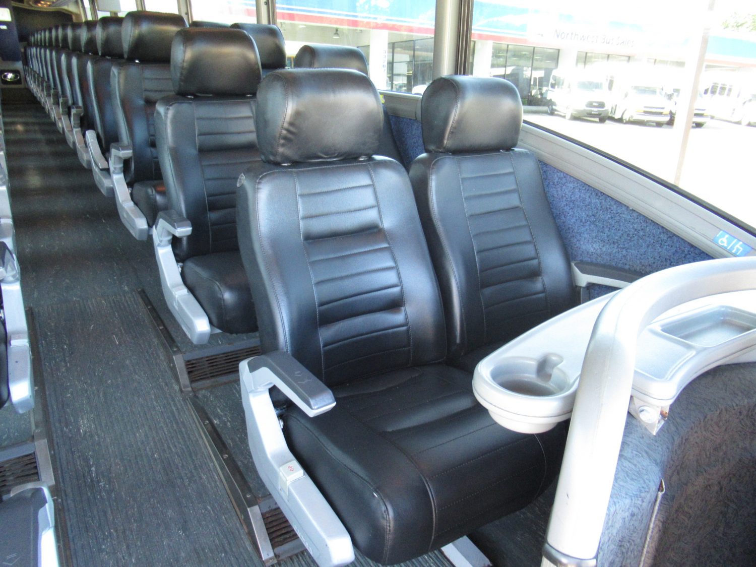 2007 MCI J4500 56 Passenger Motorcoach - C63922 - Image 9