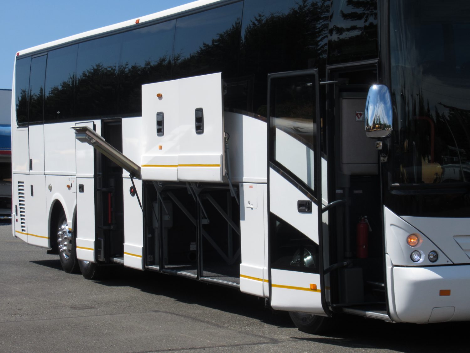 2011 Vanhool T2145 58 Passenger Motorcoach - C44711 - Image 10