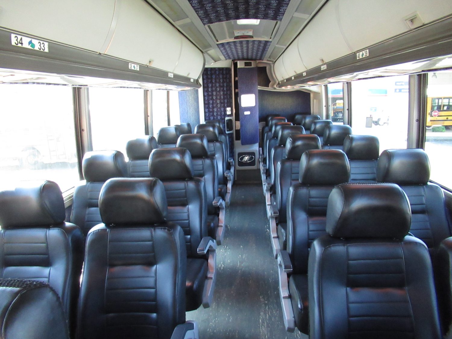 2007 MCI J4500 56 Passenger Motorcoach - C63922 - Image 7