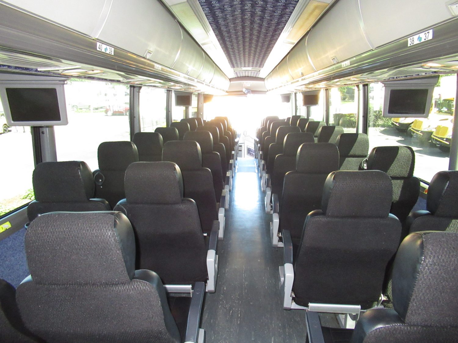 2007 MCI J4500 56 Passenger Motorcoach - C63922 - Image 8