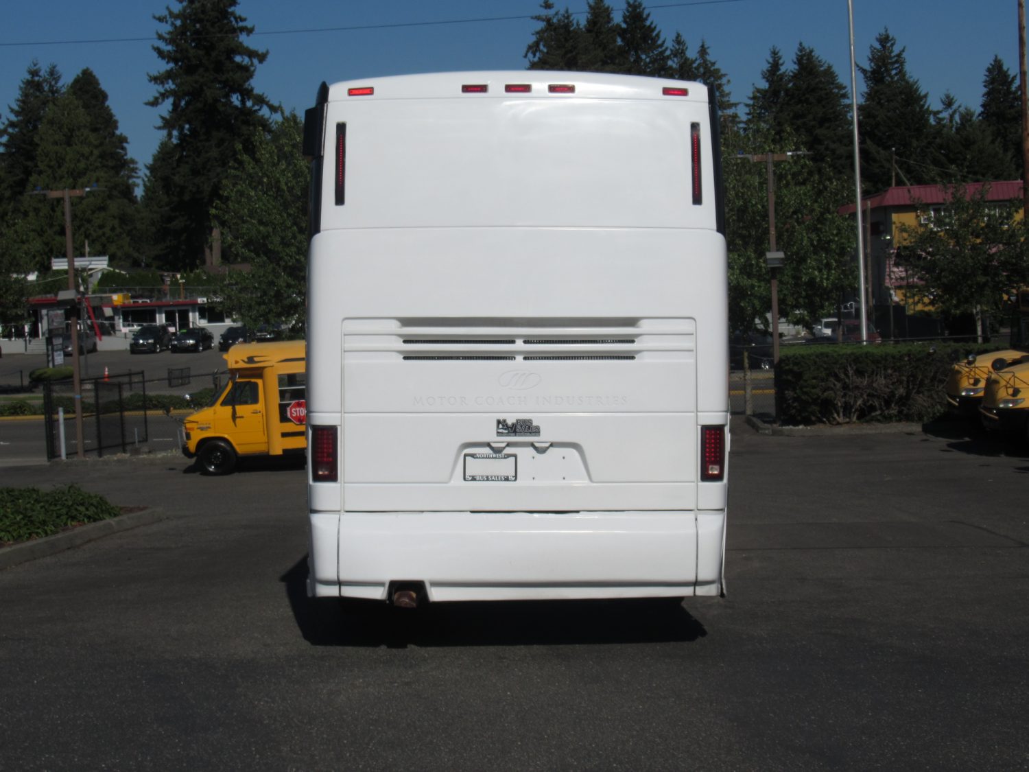 2004 MCI E4500 56 Passenger Motorcoach - C62461 - Image 11