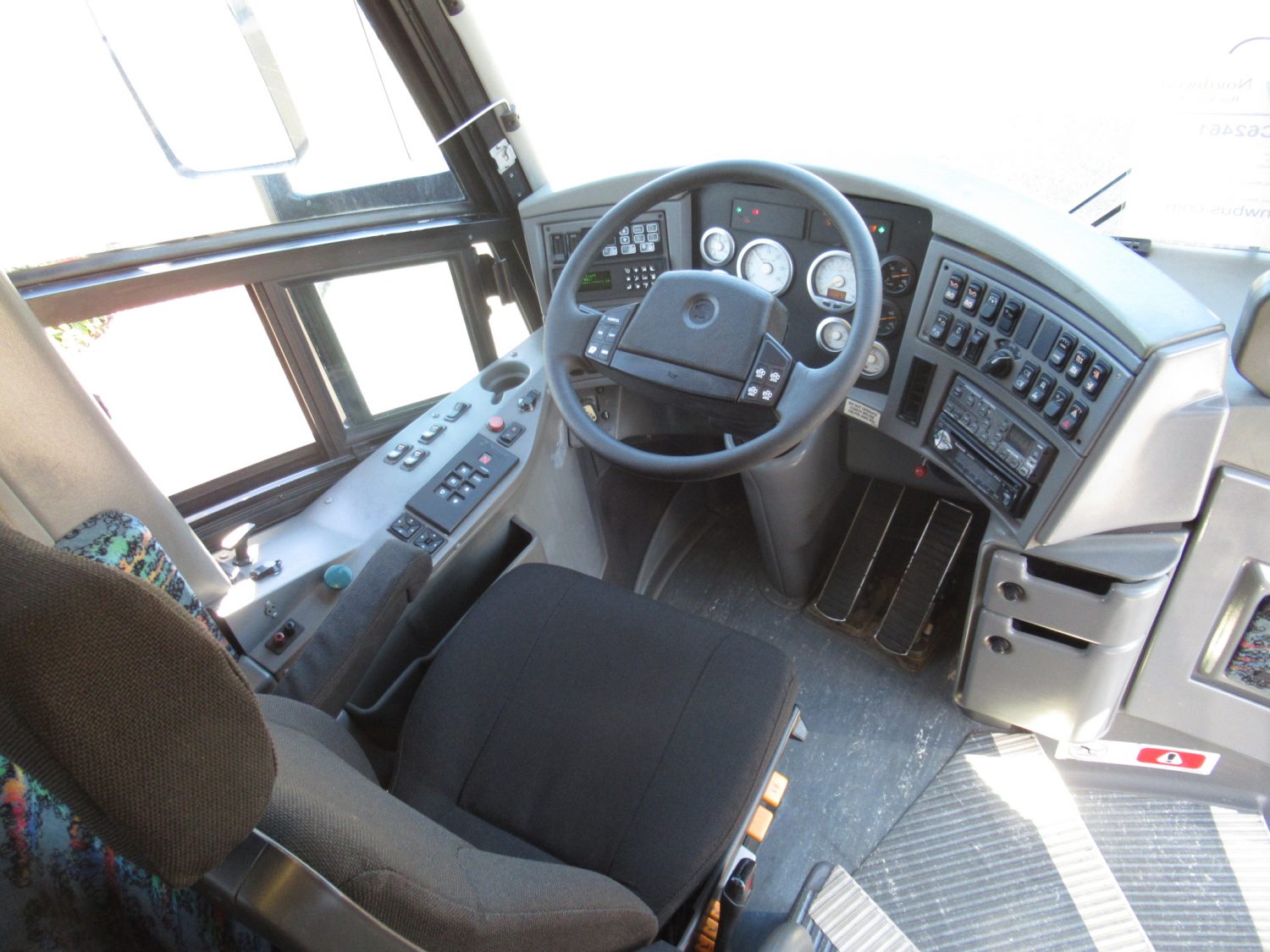 2004 MCI E4500 56 Passenger Motorcoach - C62461 - Image 5