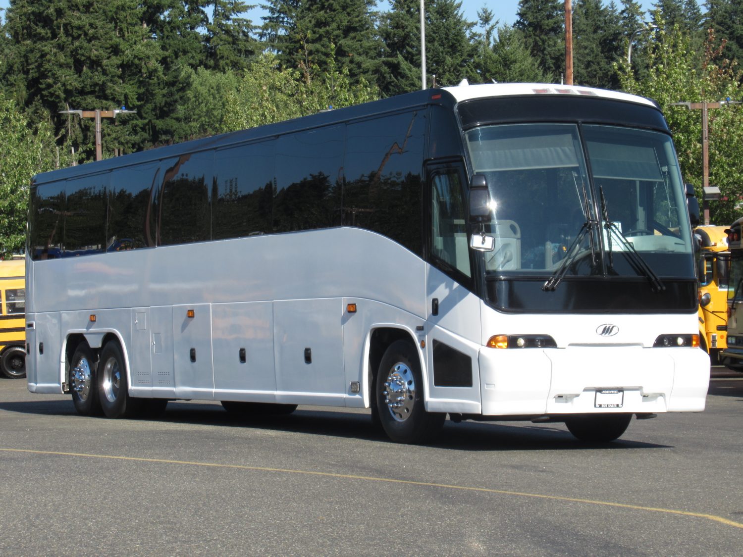 2004 MCI E4500 56 Passenger Motorcoach - C62461