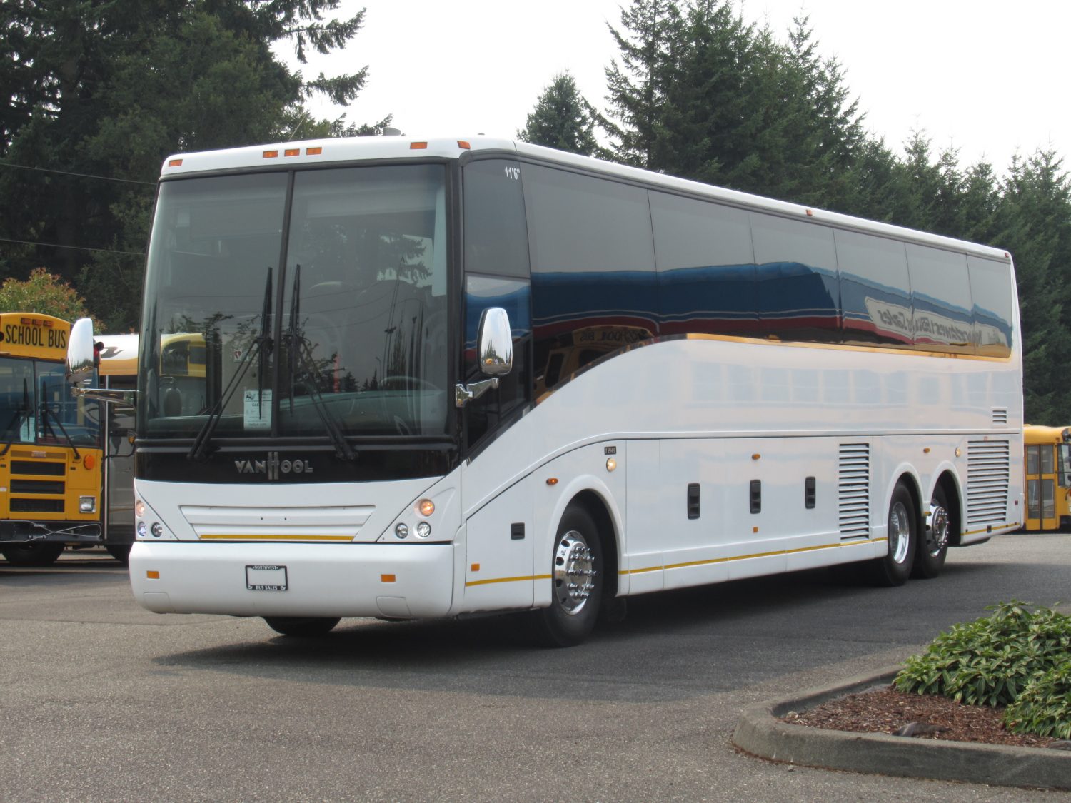 2011 Vanhool T2145 58 Passenger Motorcoach - C44711 - Image 2