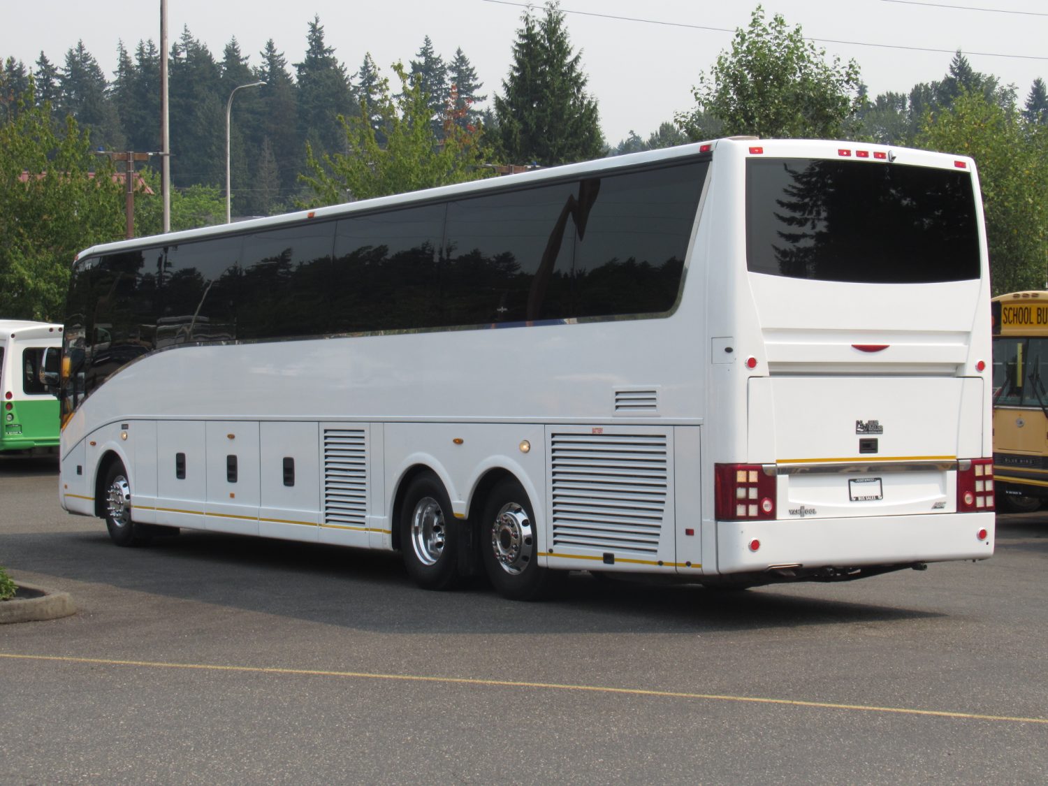 2011 Vanhool T2145 58 Passenger Motorcoach - C44711 - Image 4