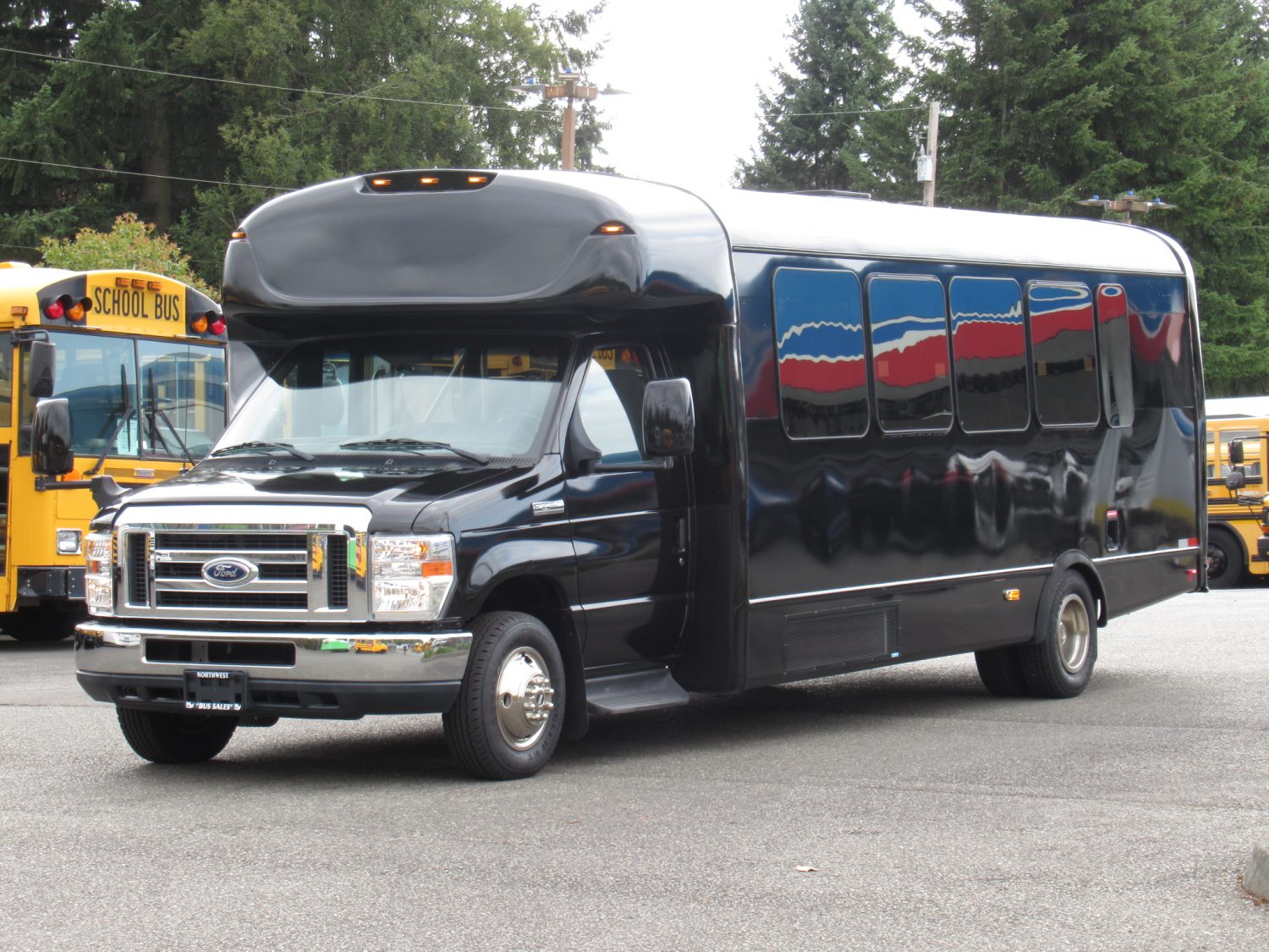 2014 Ford Starcraft MVP 24 Passenger Executive Shuttle Bus - S91926 - Image 2