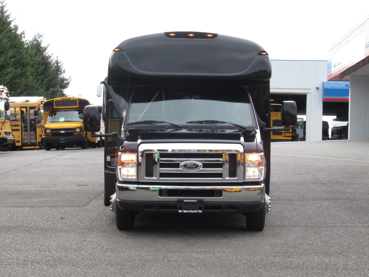 2014 Ford Starcraft MVP 24 Passenger Executive Shuttle Bus - S91926 - Image 12
