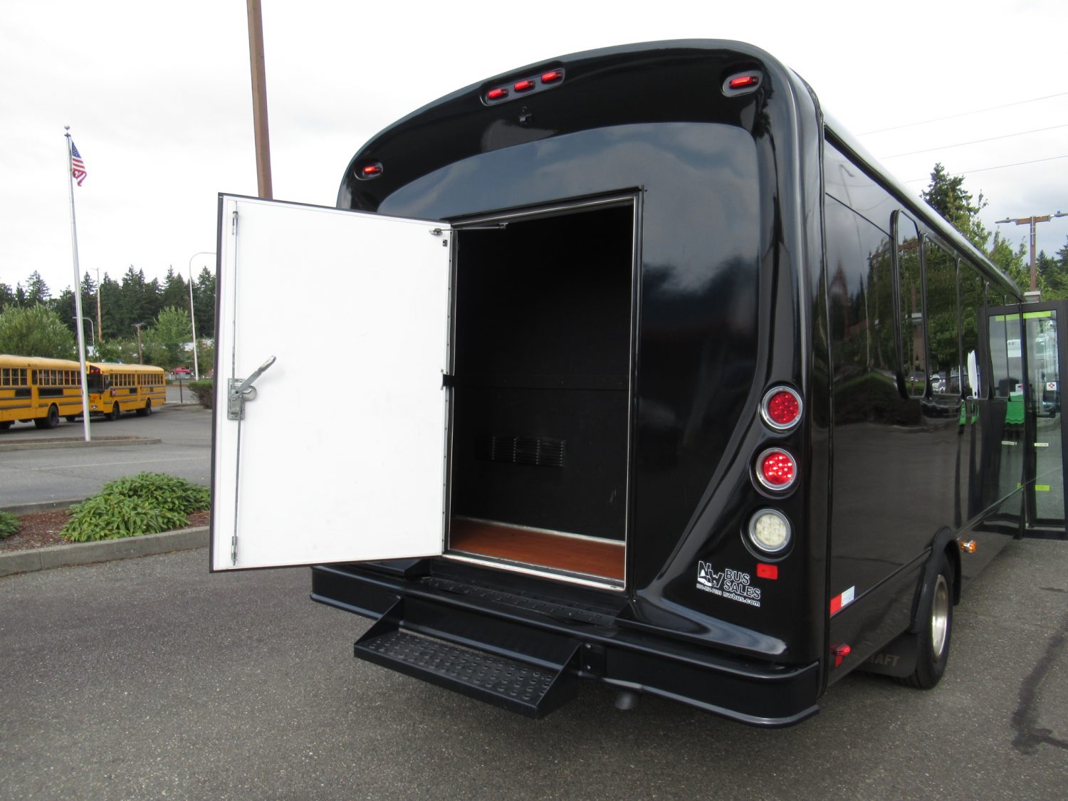 2014 Ford Starcraft MVP 24 Passenger Executive Shuttle Bus - S91926 - Image 9