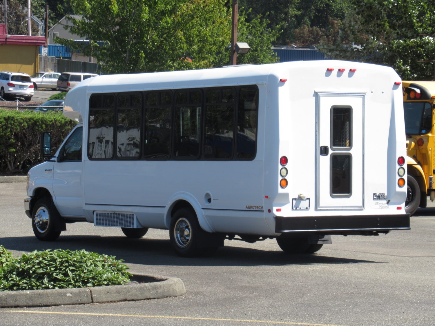 2008 Ford Eldorado Aerotech 16 Passenger + 2 Wheelchair Shuttle Bus - S56579 - Image 4