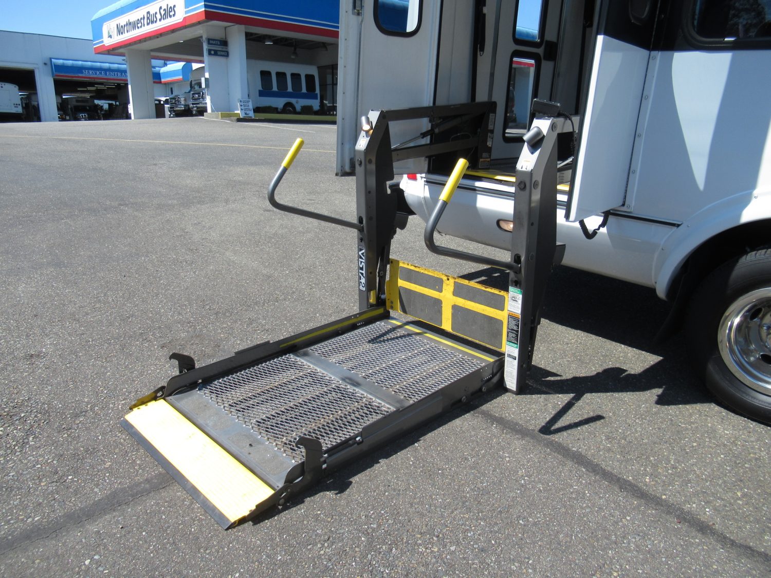 2008 Ford Eldorado Aerotech 16 Passenger + 2 Wheelchair Shuttle Bus - S56579 - Image 9