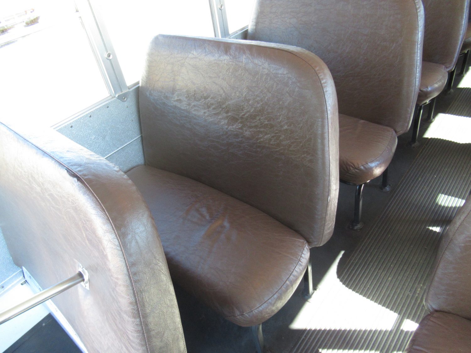 1999 Blue Bird TC-1000 42 Passenger School Bus - B89314 - Image 10