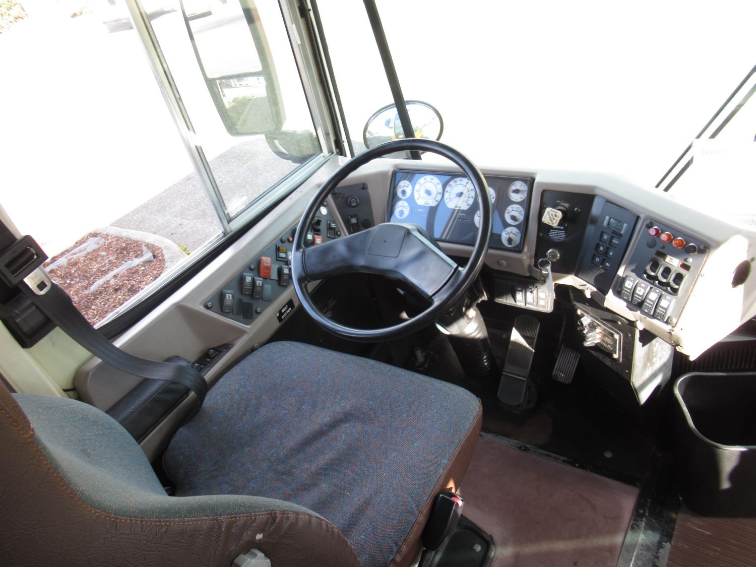 2009 International RE-300 78 Passenger School Bus - B47239 - Image 5