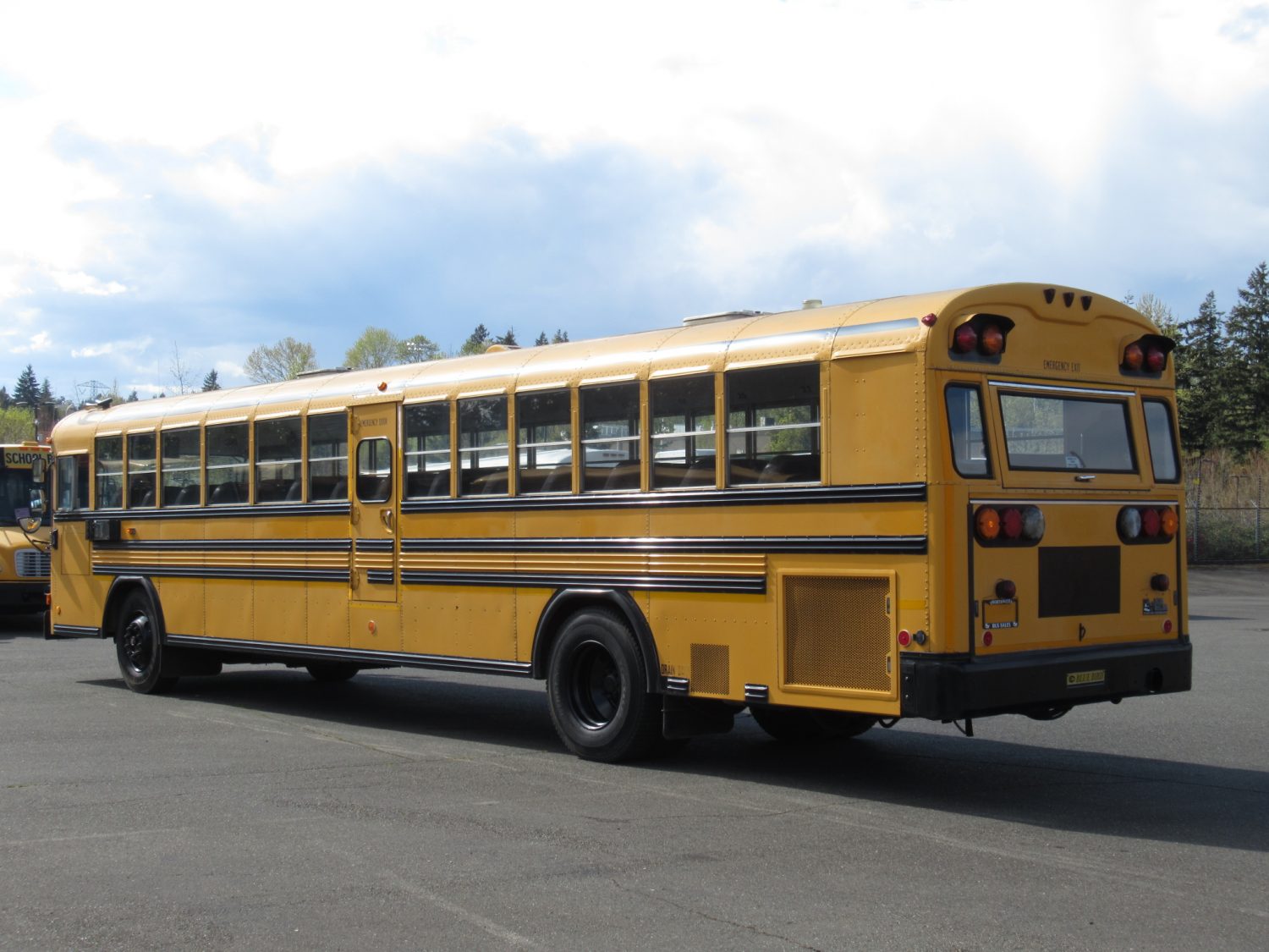 2001 Blue Bird All American 84 Passenger School Bus - B00845 - Image 4