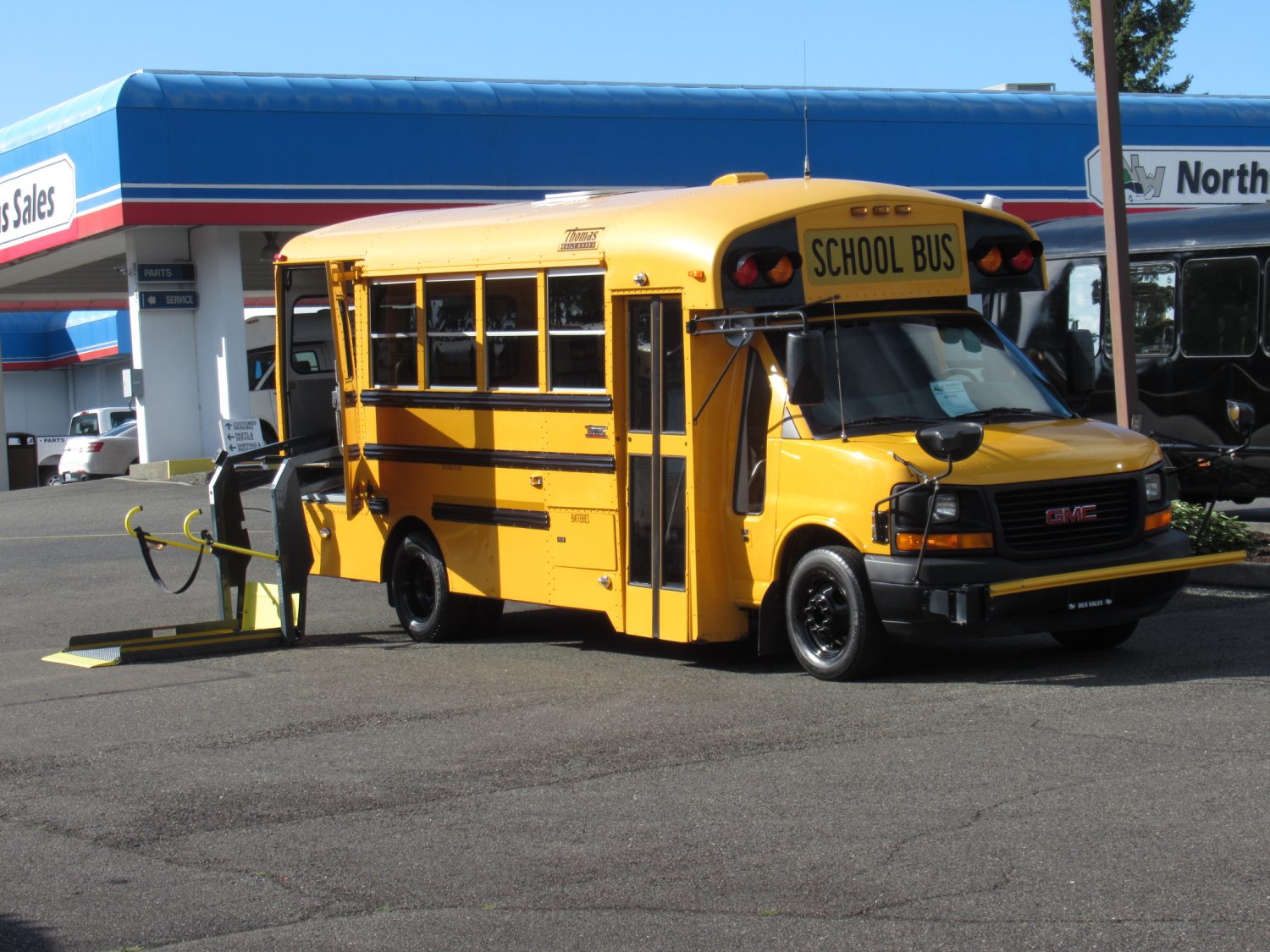 2009 Chevrolet Thomas 14 + 1 ADA Type-A School Bus - B11482
