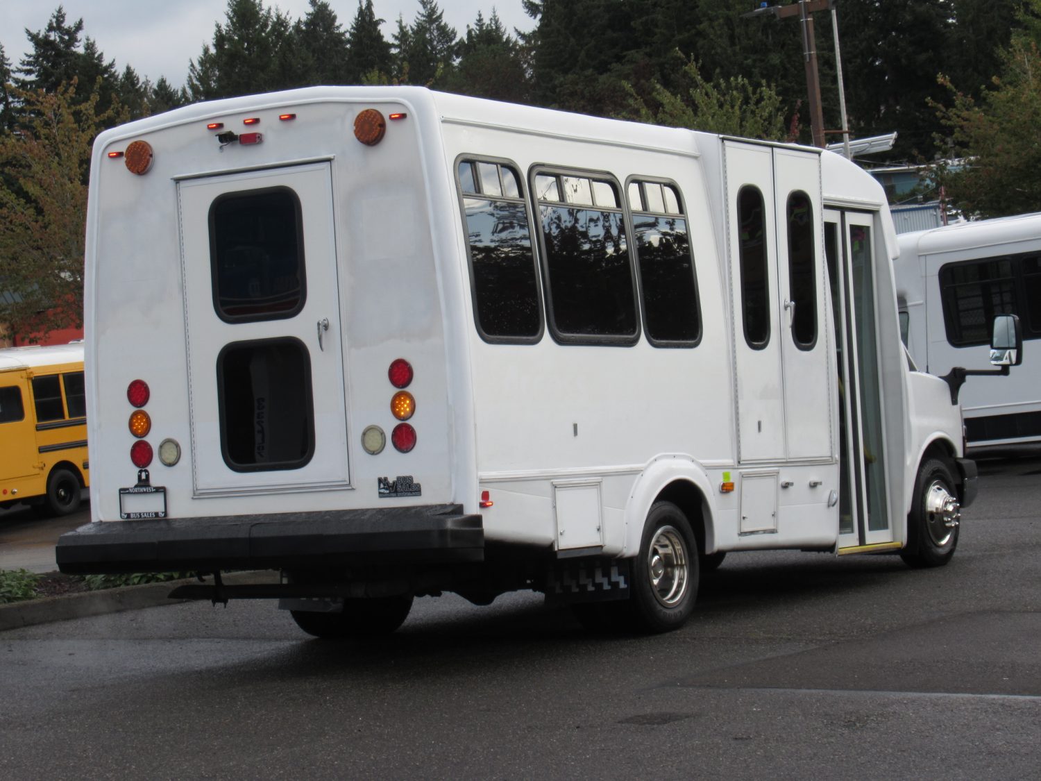 2012 Chevrolet Goshen GC II 13 ADA Shuttle Bus - S93929 - Image 3