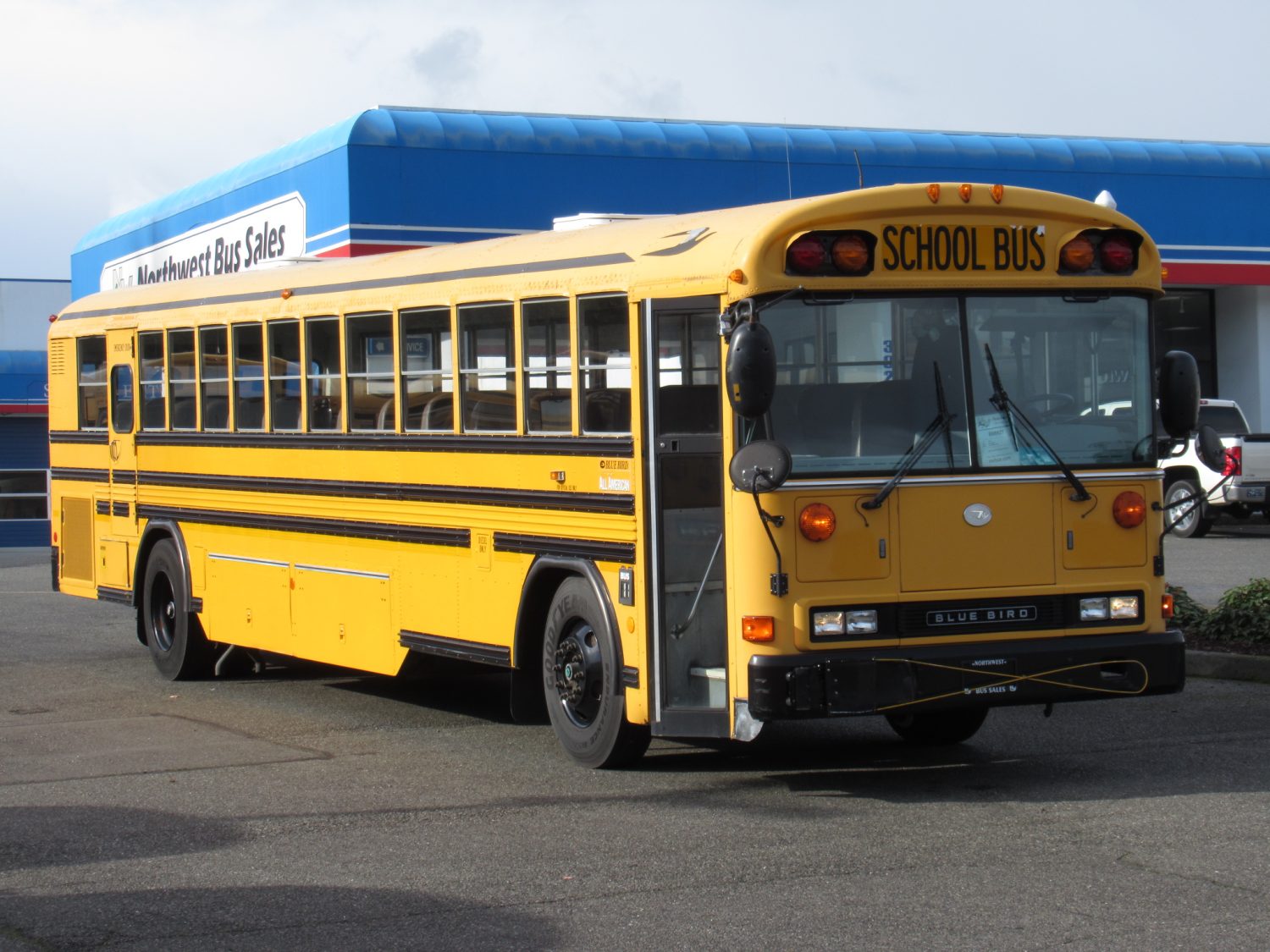 2003 Blue Bird All American 84 Passenger School Bus - B08927