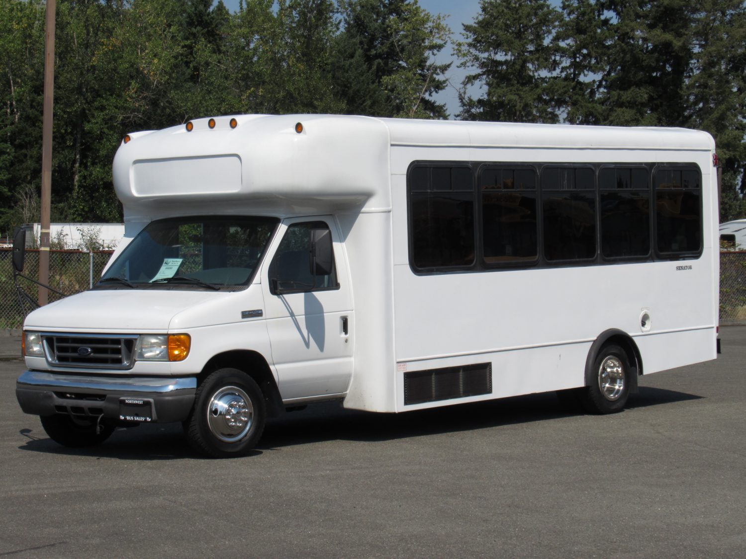 2006 Ford Startrans Senator 20 Passenger + 2 Wheelchair - S50293 - Image 2