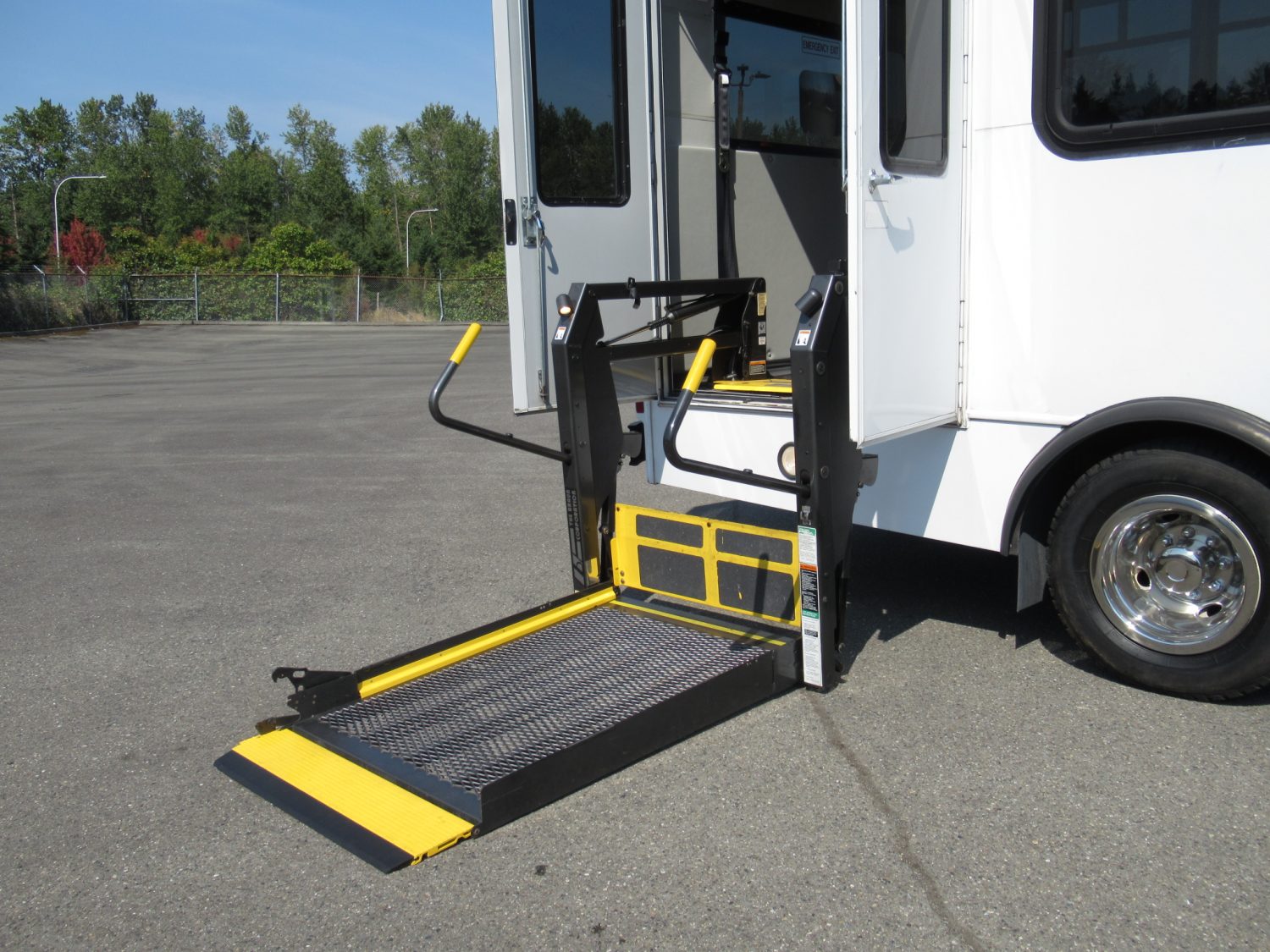 2006 Ford Startrans Senator 20 Passenger + 2 Wheelchair - S50293 - Image 10