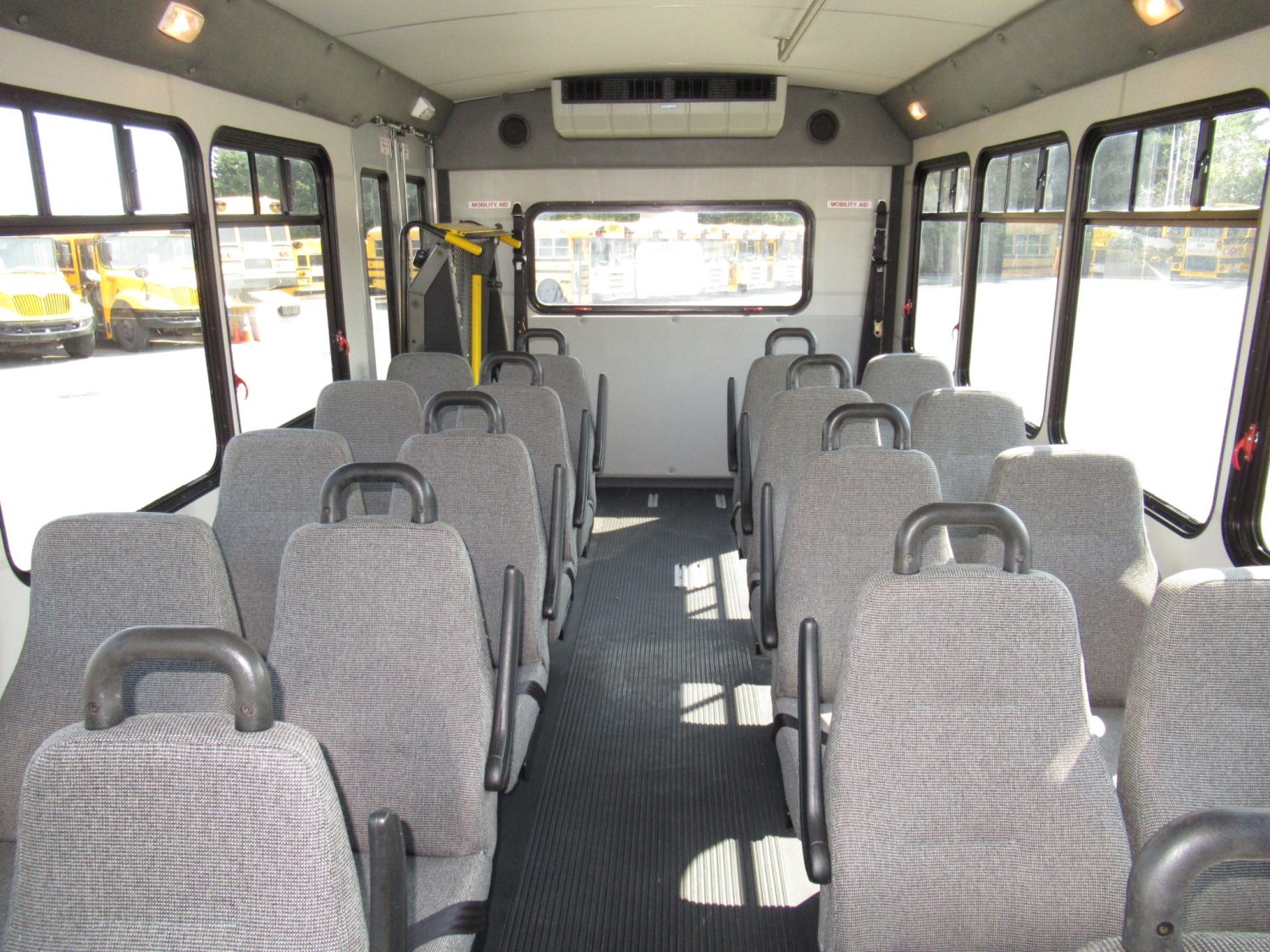 2006 Ford Startrans Senator 20 Passenger + 2 Wheelchair - S50293 - Image 6