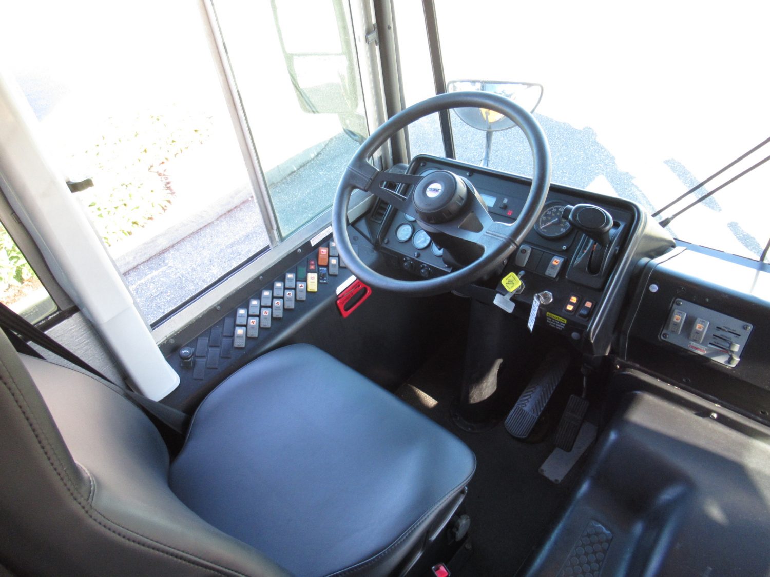 2009 Thomas Saf-T-Liner Motorhome Short School Bus - B10136 - Image 5