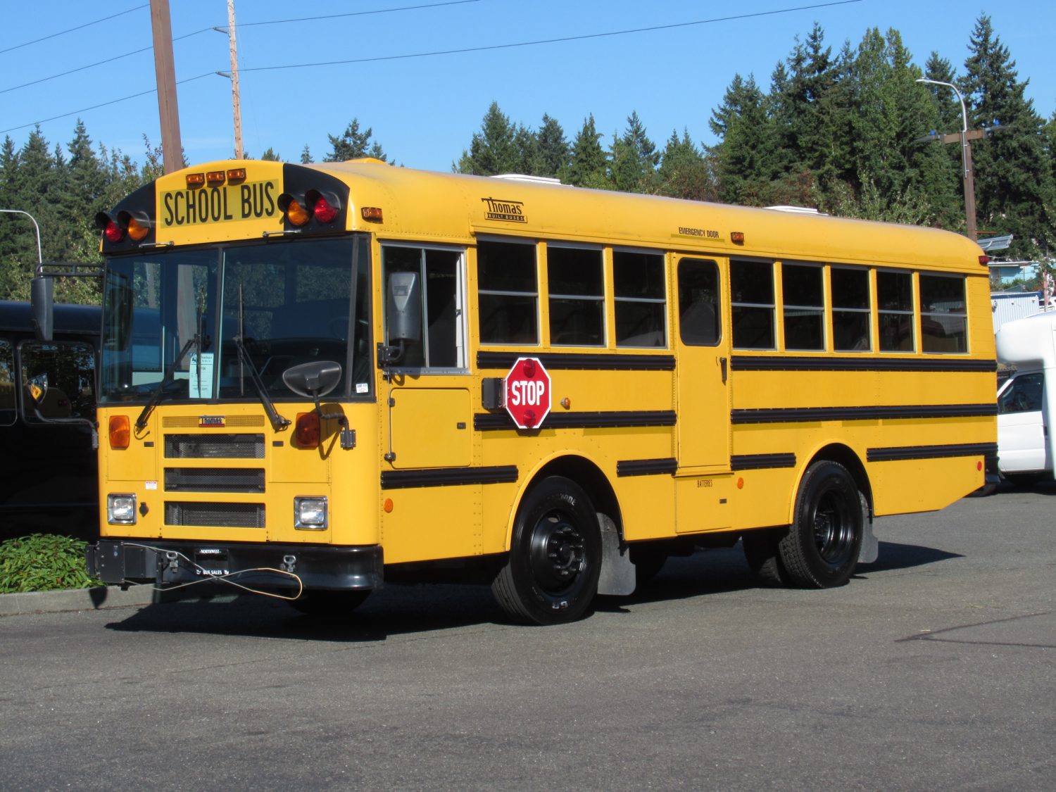 2009 Thomas Saf-T-Liner Motorhome Short School Bus - B10136 - Image 2