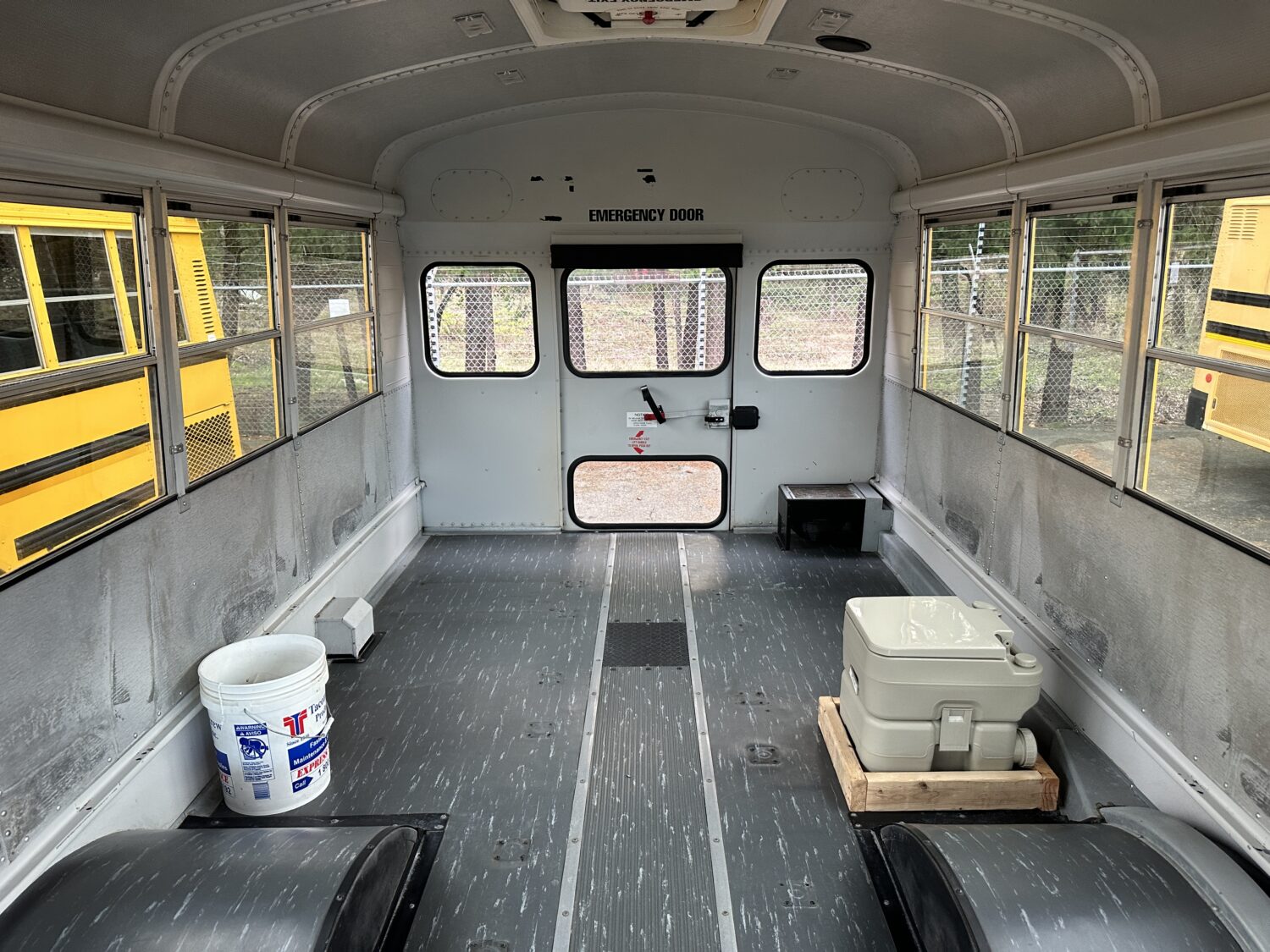 2009 Thomas Saf-T-Liner Motorhome Short School Bus - B10136 - Image 7