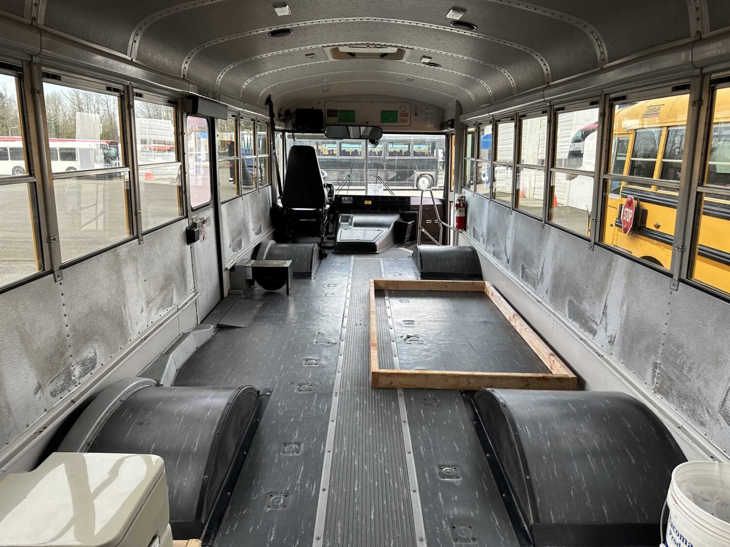 2009 Thomas Saf-T-Liner Motorhome Short School Bus - B10136 - Image 8