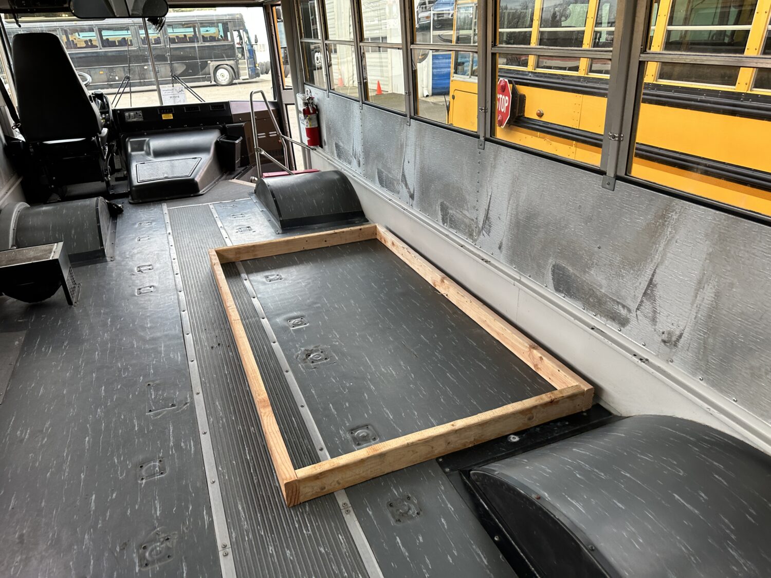 2009 Thomas Saf-T-Liner Motorhome Short School Bus - B10136 - Image 9