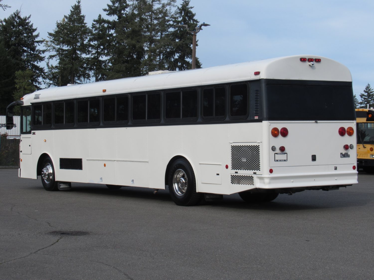 2006 Thomas HDX 45 Passenger Commercial Bus - B62470 - Image 4