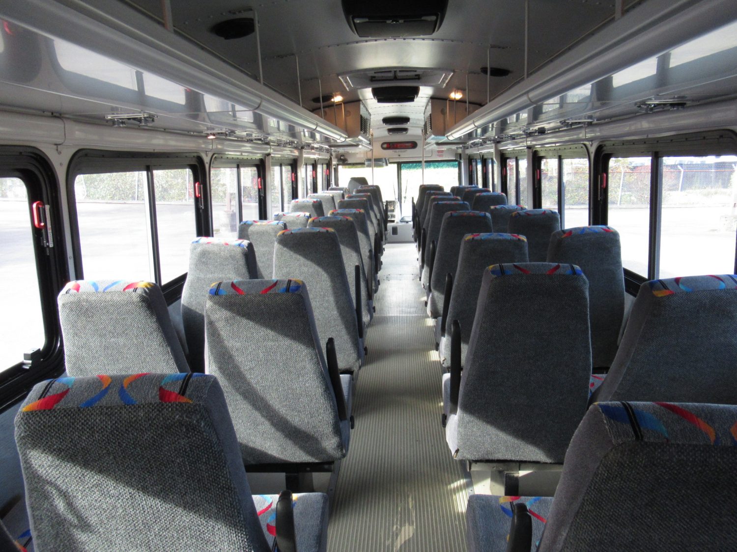 2006 Thomas HDX 45 Passenger Commercial Bus - B62470 - Image 8