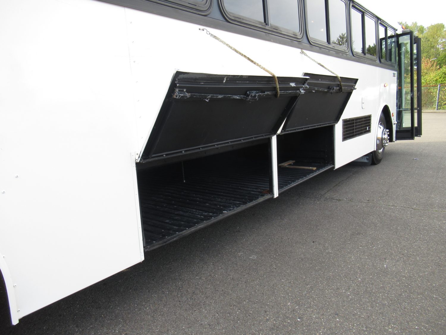 2006 Thomas HDX 45 Passenger Commercial Bus - B62470 - Image 10