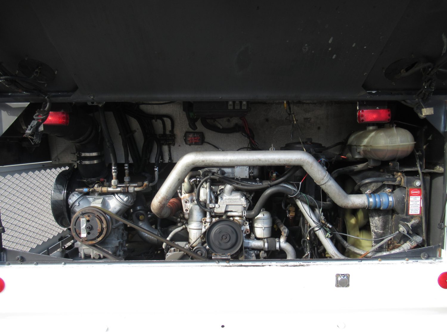 2006 Thomas HDX 45 Passenger Commercial Bus - B62470 - Image 11