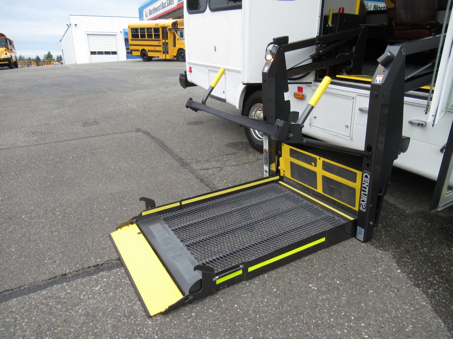 2012 Chevrolet Goshen GC II 13 ADA Shuttle Bus - S94789 - Image 12