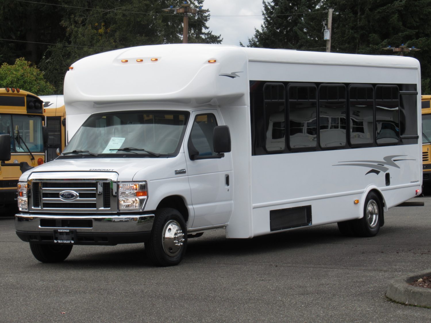 2018 Ford Starcraft MVP 21 Passenger w/ Rear Luggage - S29949 - Image 2