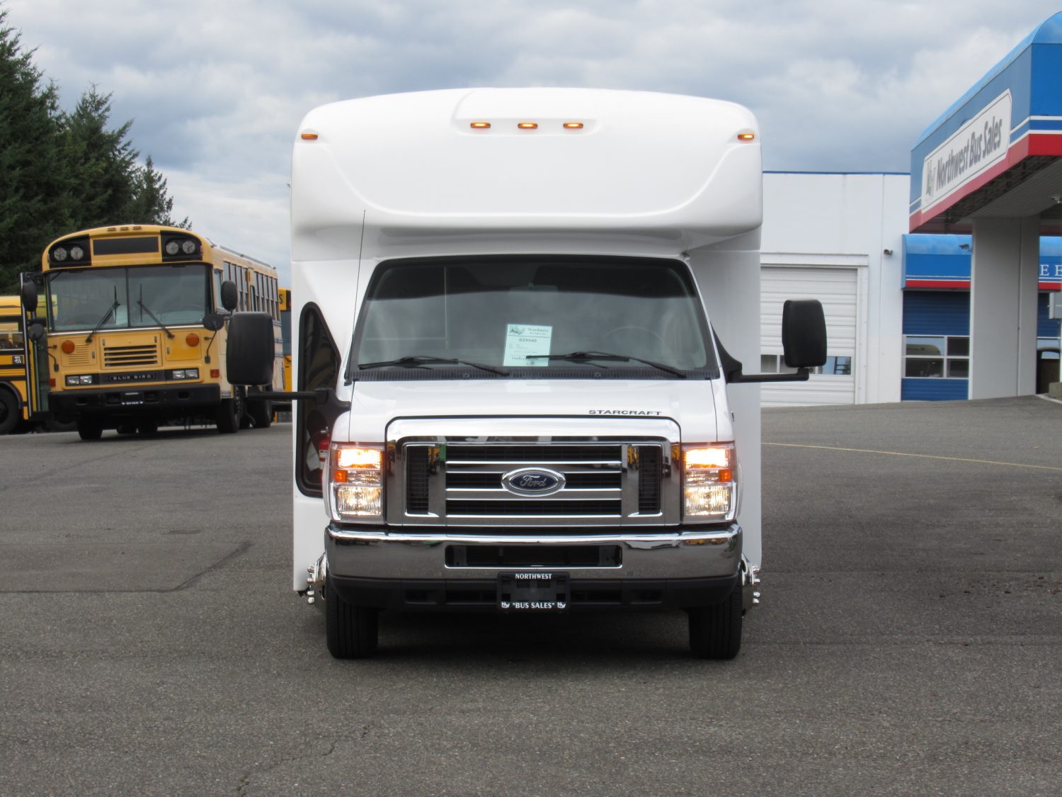 2018 Ford Starcraft MVP 21 Passenger w/ Rear Luggage - S29949 - Image 12