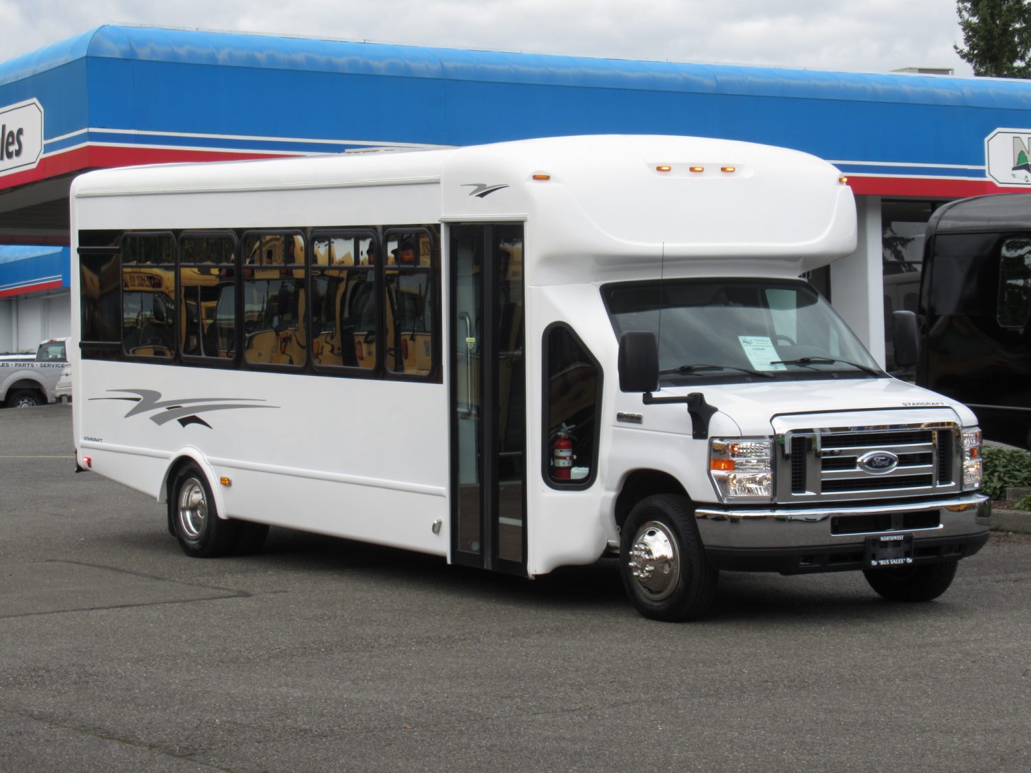 2018 Ford Starcraft MVP 21 Passenger w/ Rear Luggage - S29949