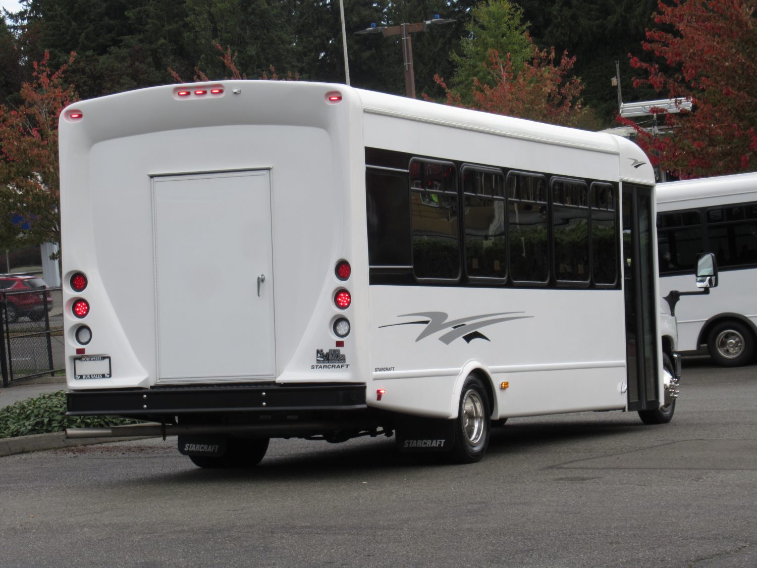 2018 Ford Starcraft MVP 21 Passenger w/ Rear Luggage - S29949 - Image 3