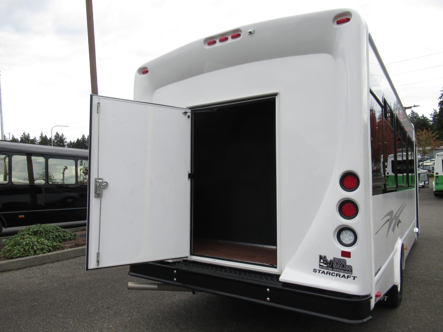 2018 Ford Starcraft MVP 21 Passenger w/ Rear Luggage - S29949 - Image 10