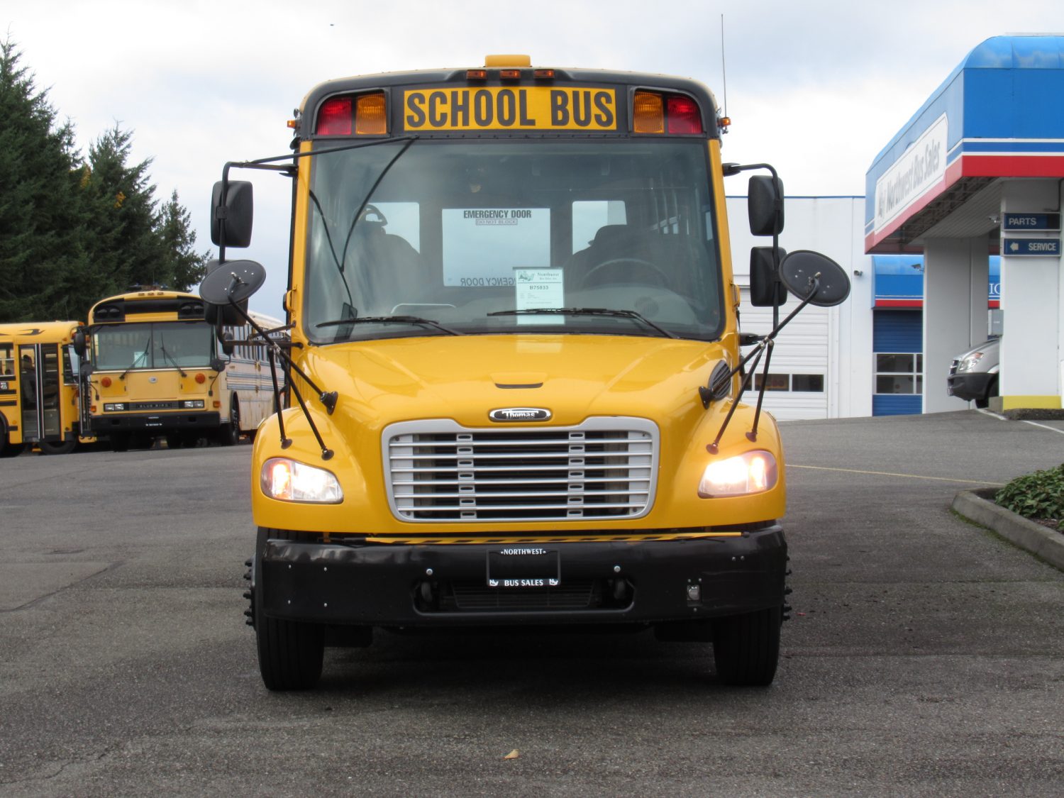 2009 Thomas Saf-T-Liner C2 18 Passenger ADA Short School Bus - B75833 - Image 12