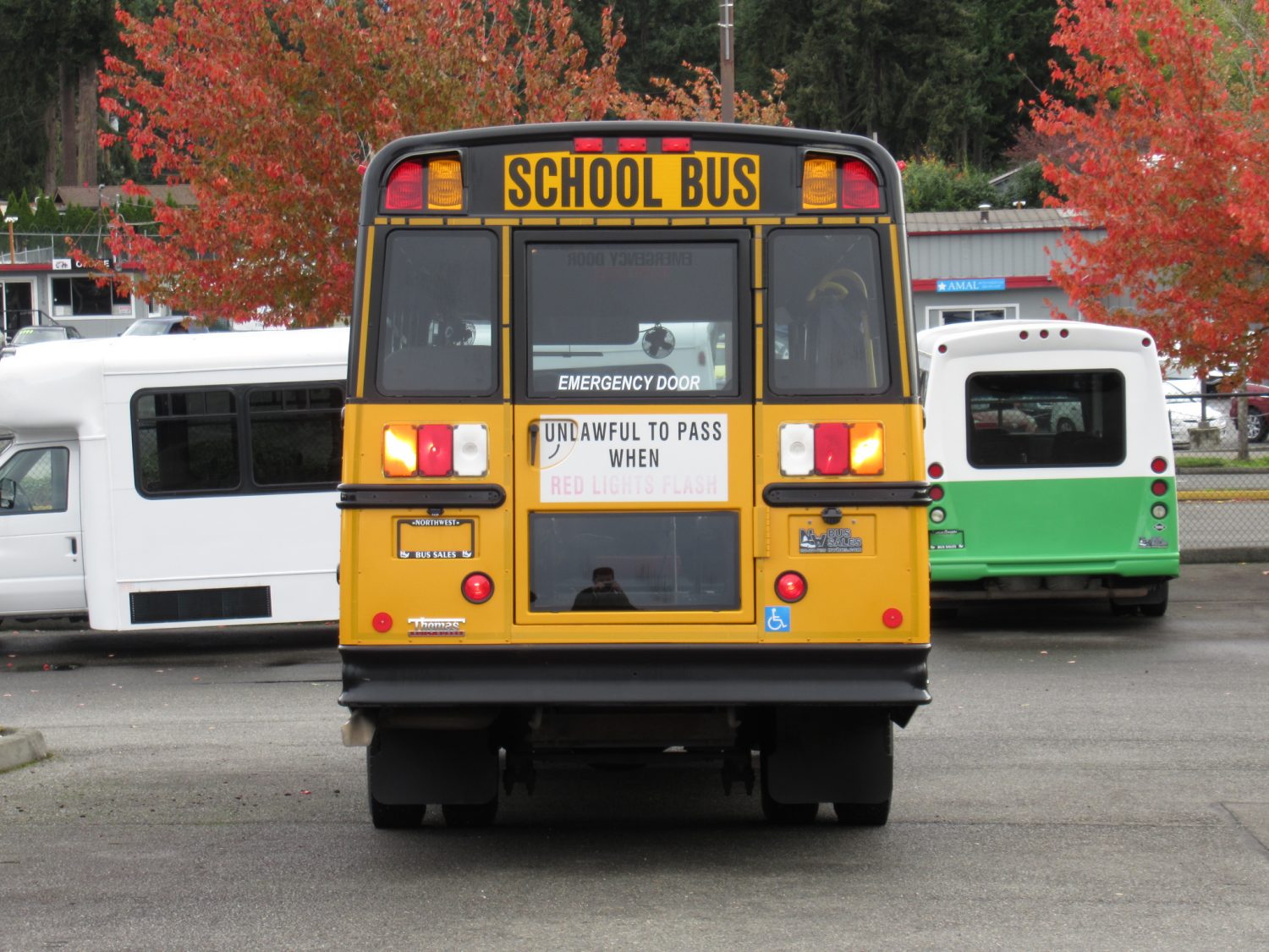 2009 Thomas Saf-T-Liner C2 18 Passenger ADA Short School Bus - B75833 - Image 11
