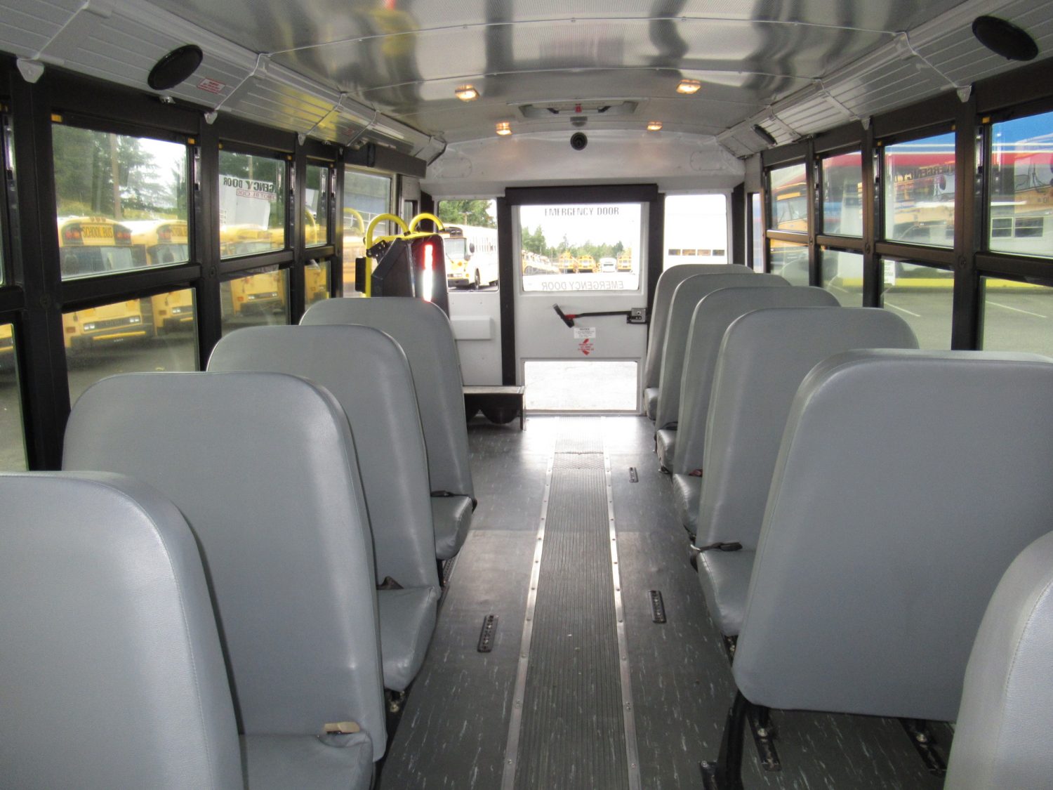 2009 Thomas Saf-T-Liner C2 18 Passenger ADA Short School Bus - B75833 - Image 6