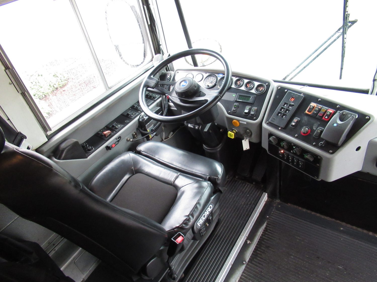 2003 Blue Bird All American 75 Passenger School Bus - B12398 - Image 5