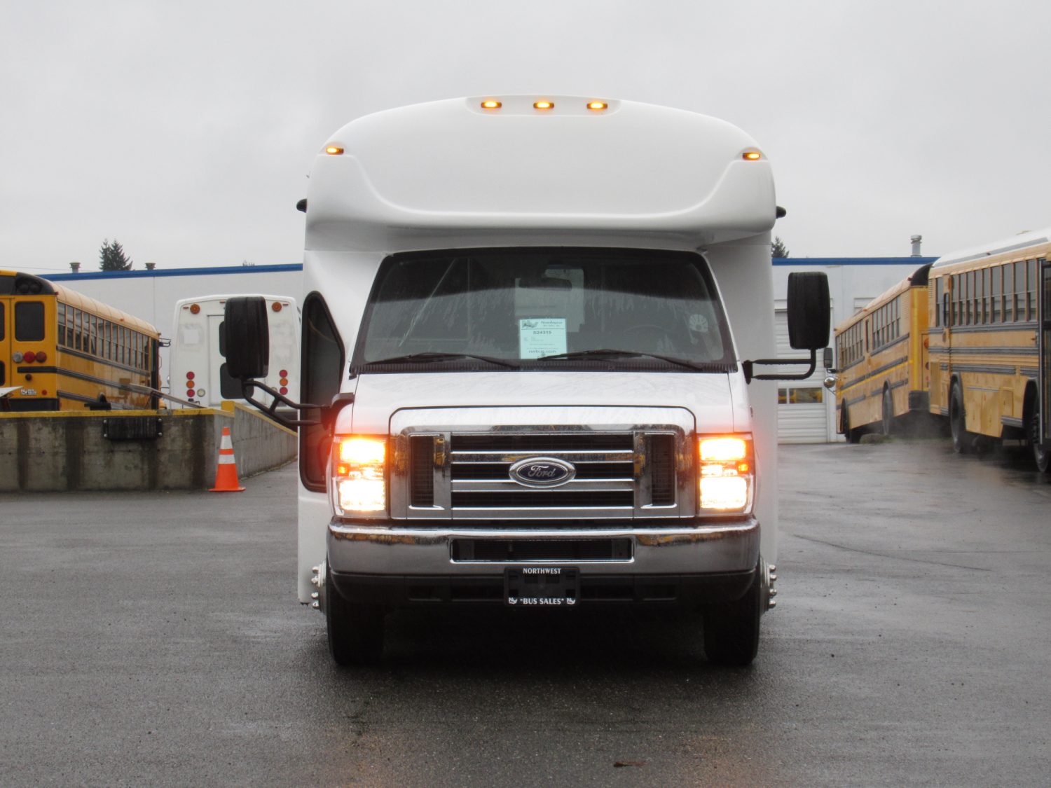 2016 Ford Starcraft MVP 28 Passenger Shuttle Bus - S24316 - Image 12