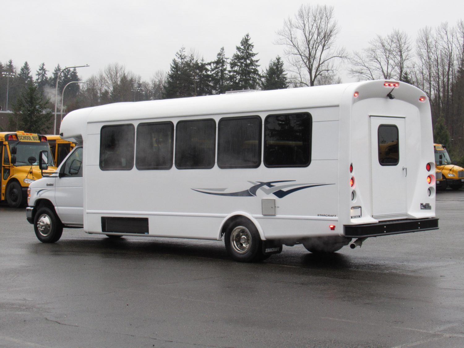 2016 Ford Starcraft MVP 28 Passenger Shuttle Bus - S24316 - Image 4